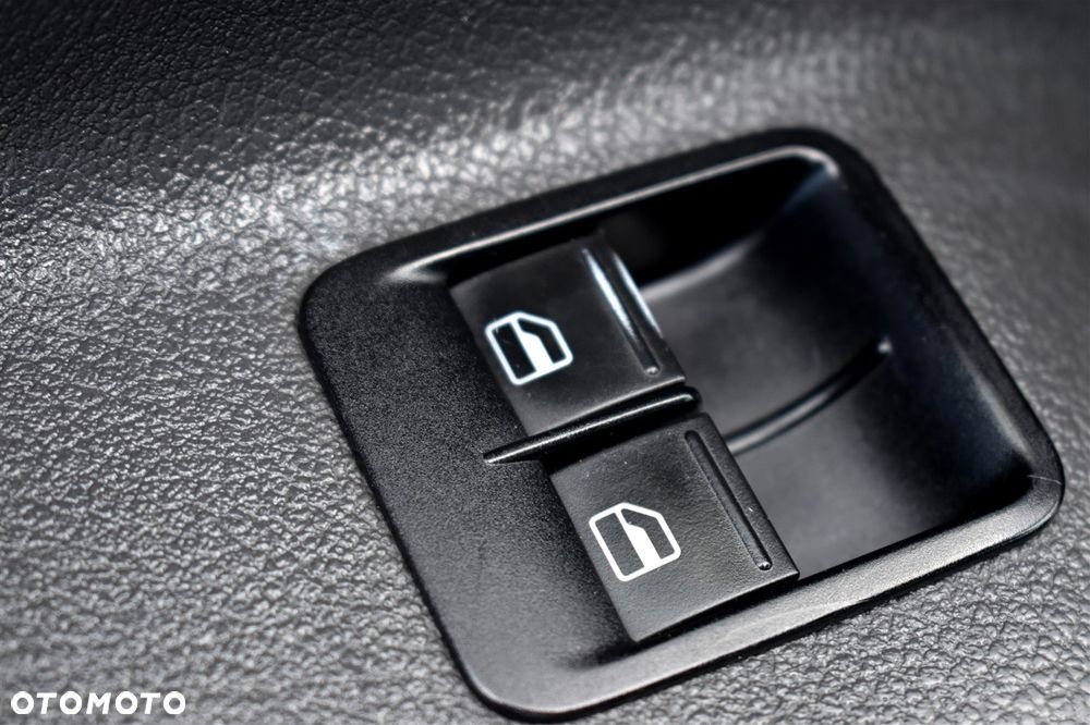 Volkswagen Caddy Maxi Comfortline BMT - 32