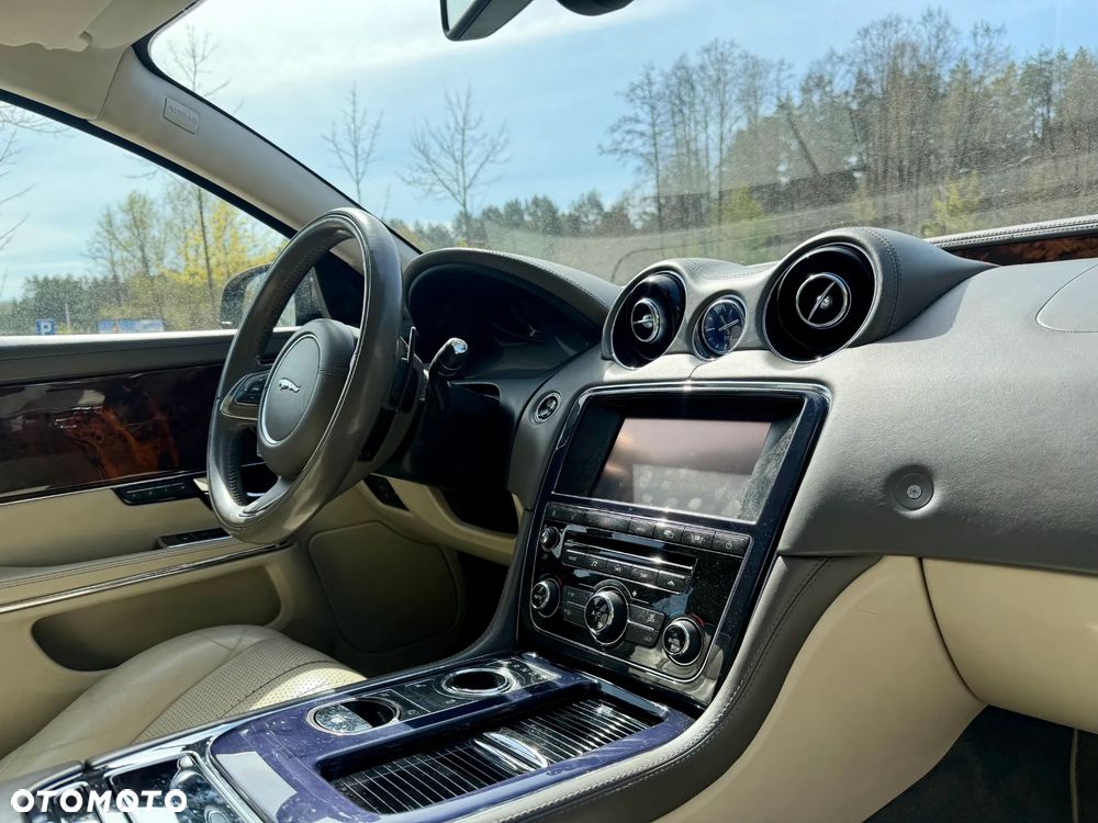 Jaguar XJ 3.0 D V6 LWB Premium Luxury - 9