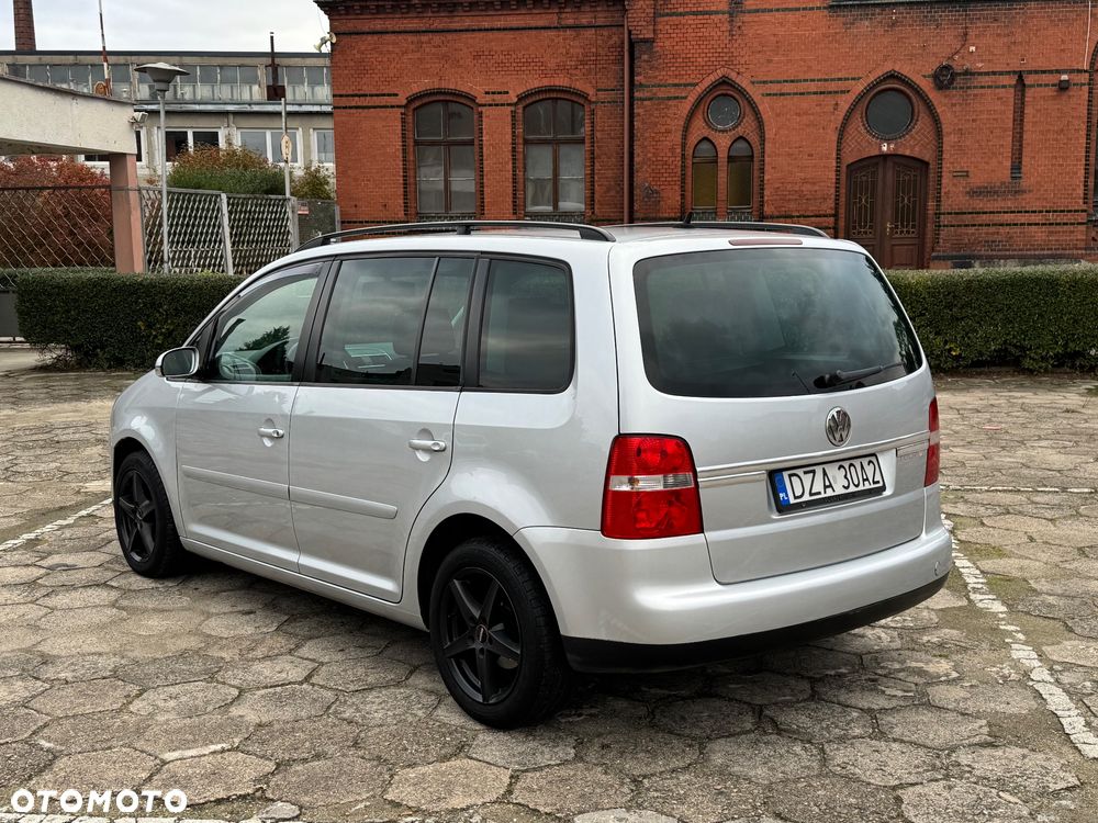 Volkswagen Touran 2.0 TDI Highline - 2