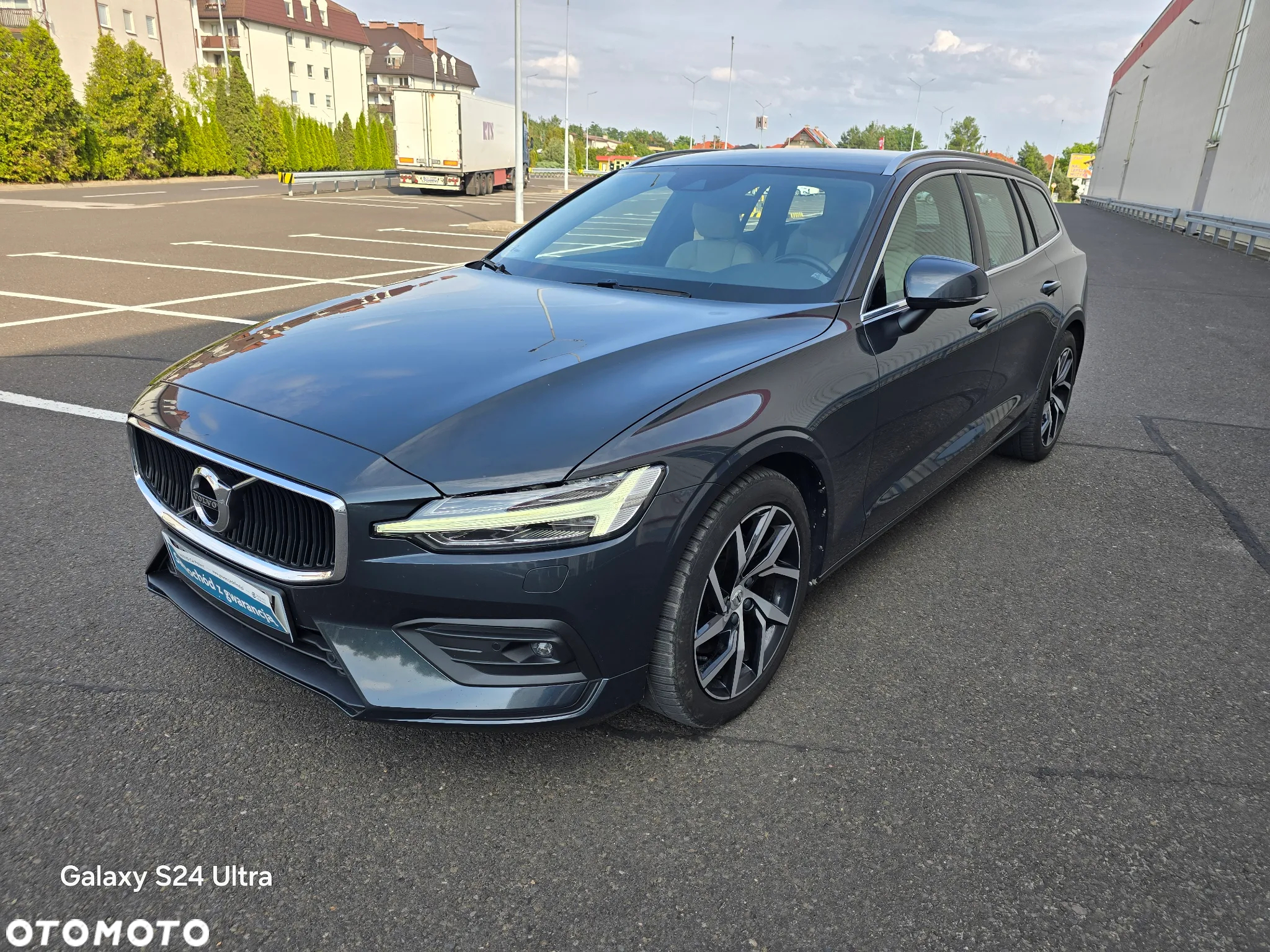Volvo V60 T4 Momentum Pro - 4