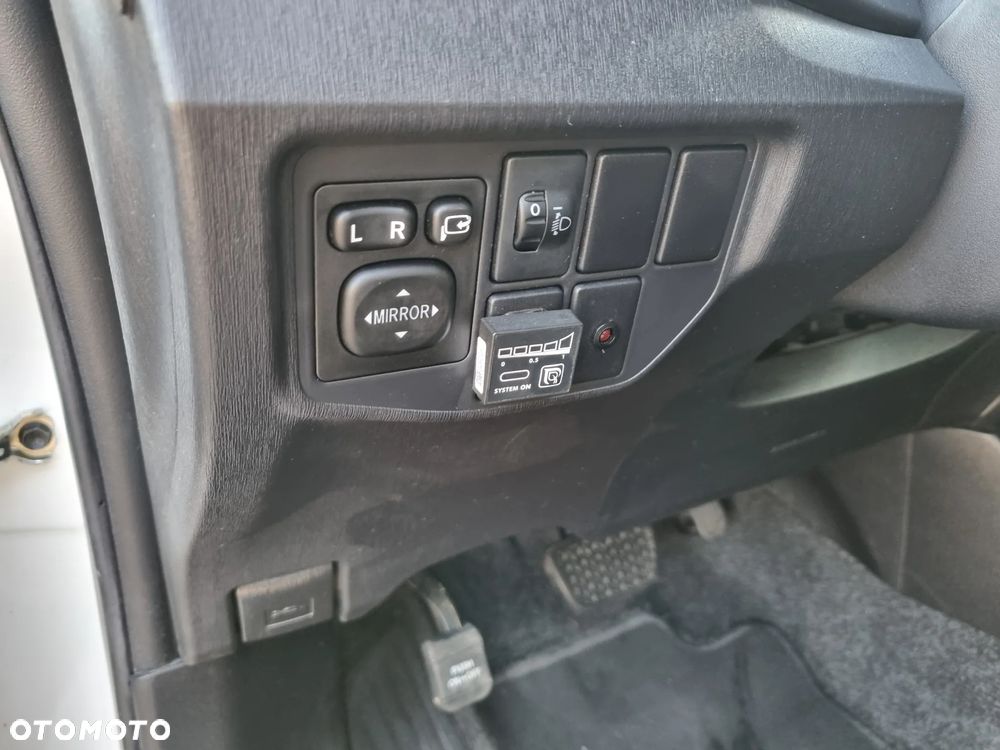 Toyota Prius (Hybrid) Life - 25