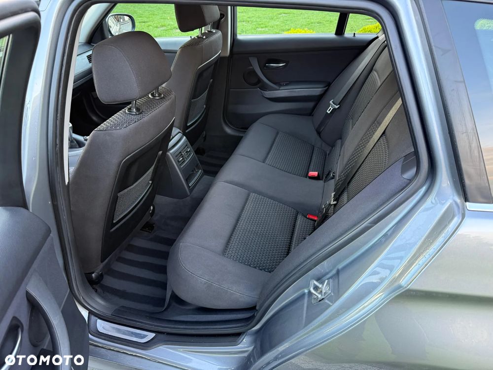 BMW Seria 3 320i - 27