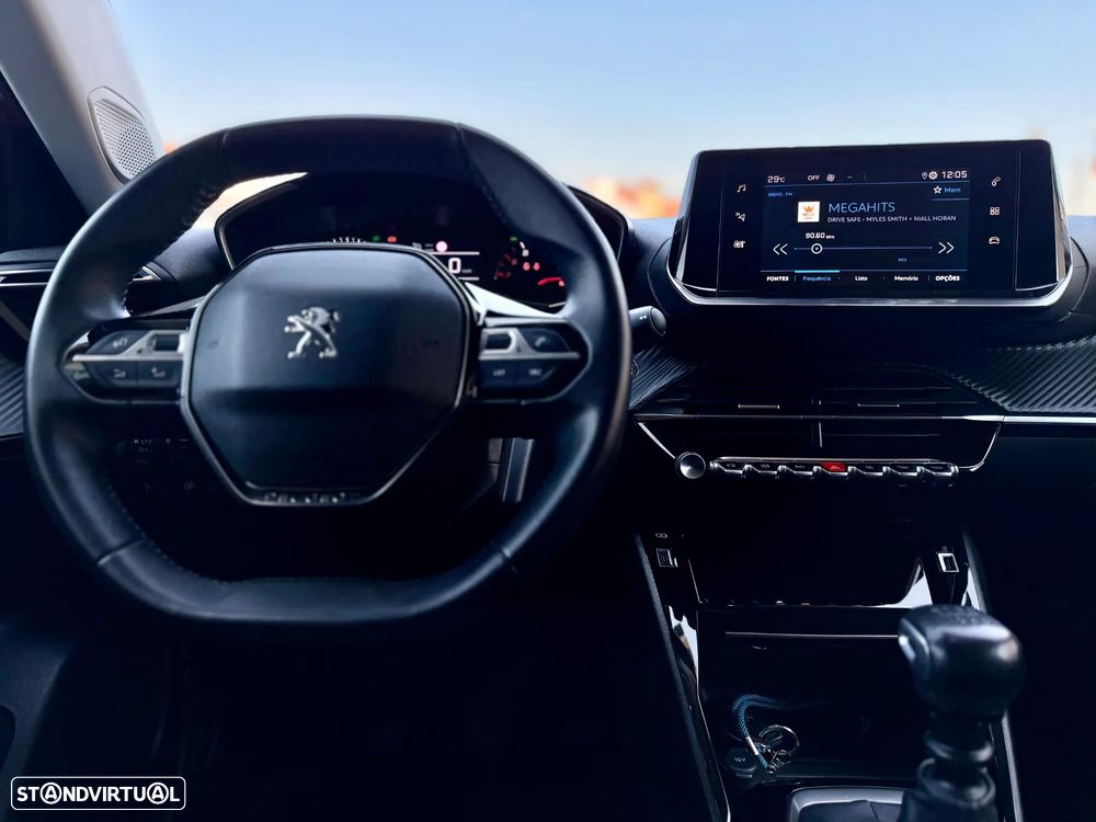 Peugeot 2008 1.2 PureTech Allure - 17