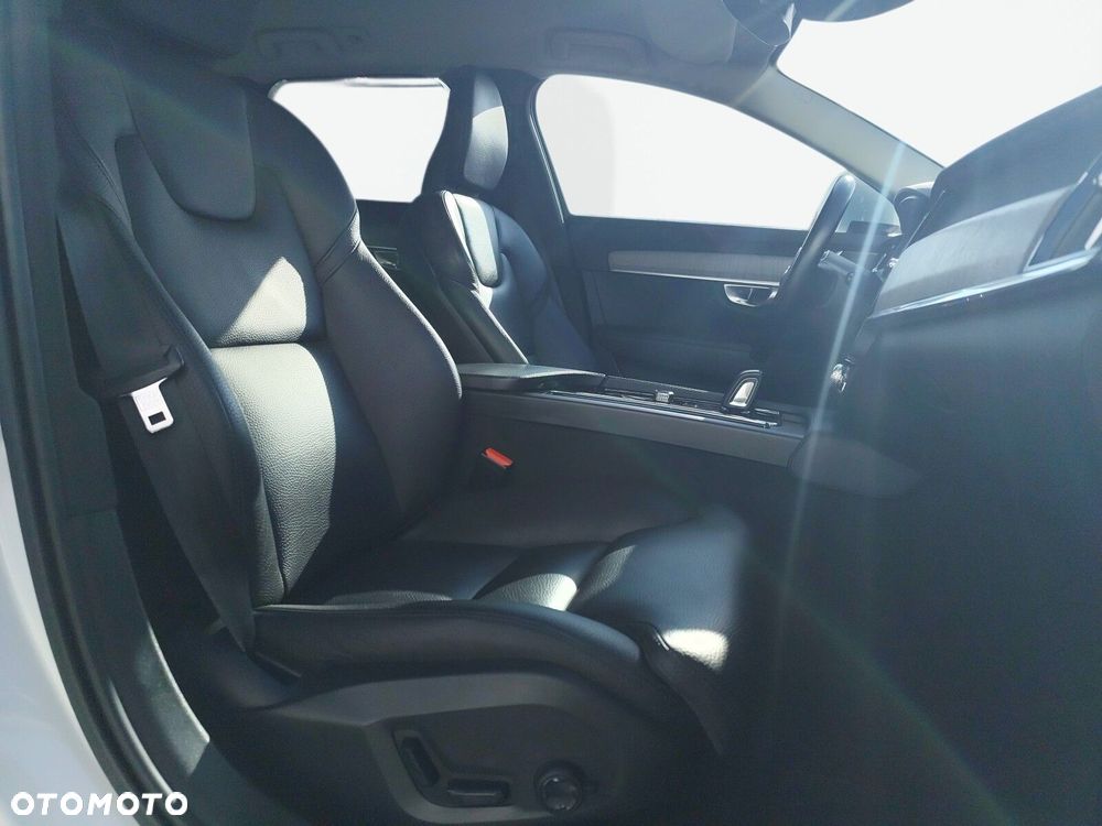 Volvo V90 Cross Country - 15