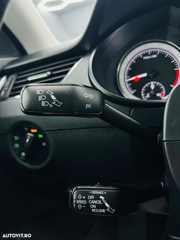 Skoda Octavia 1.6 TDI DSG Ambition - 32