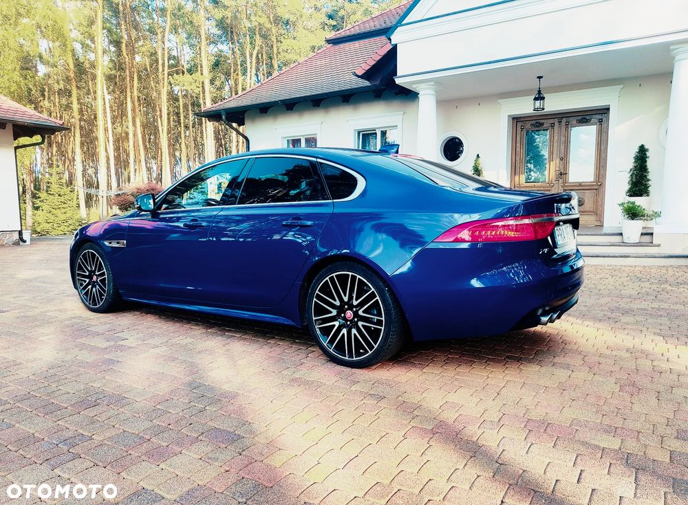 Jaguar XF 2.0 i4D R-Sport - 4