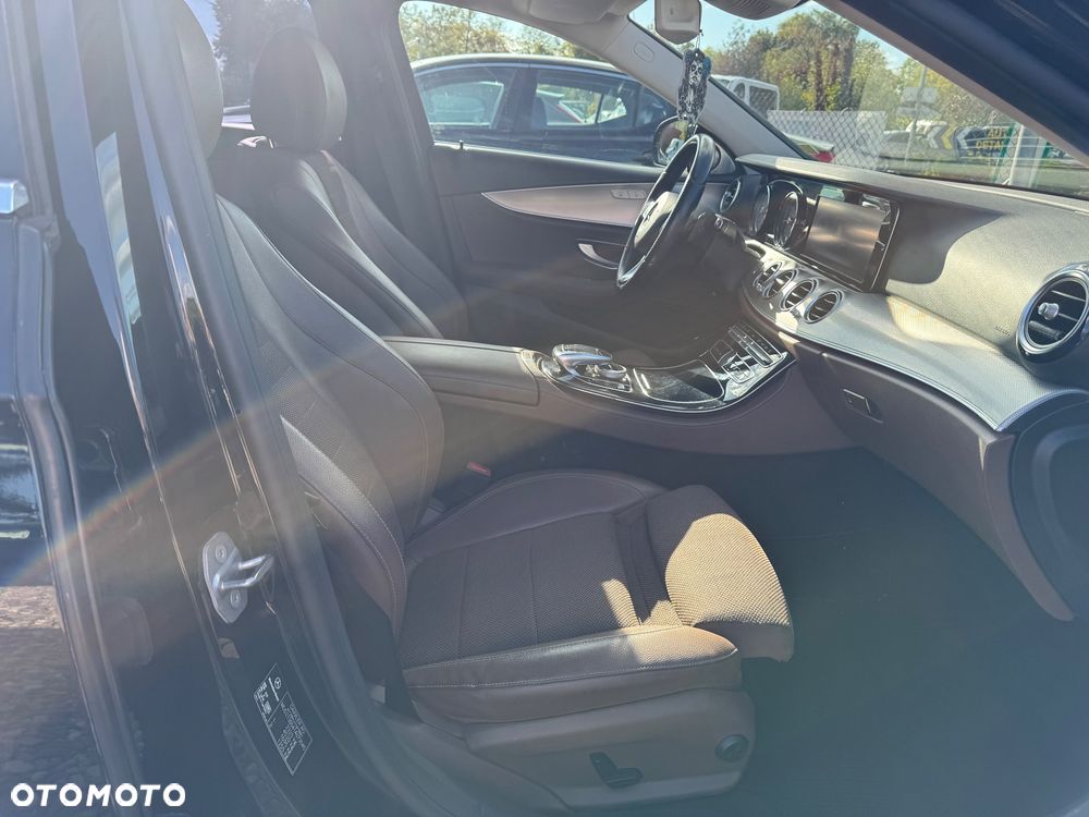 Mercedes-Benz Klasa E 220 d T 9G-TRONIC Avantgarde - 26