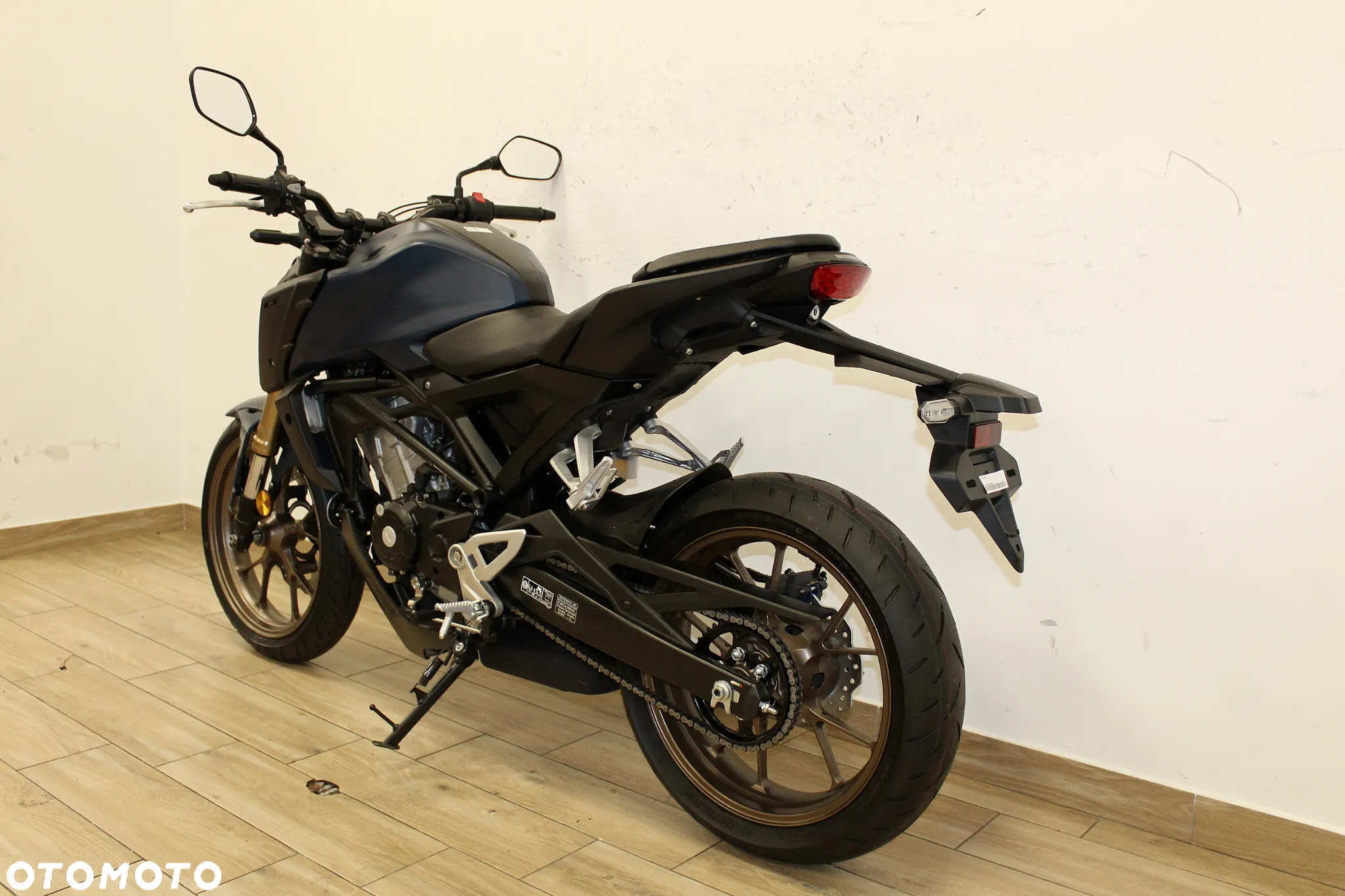 Honda CB - 12