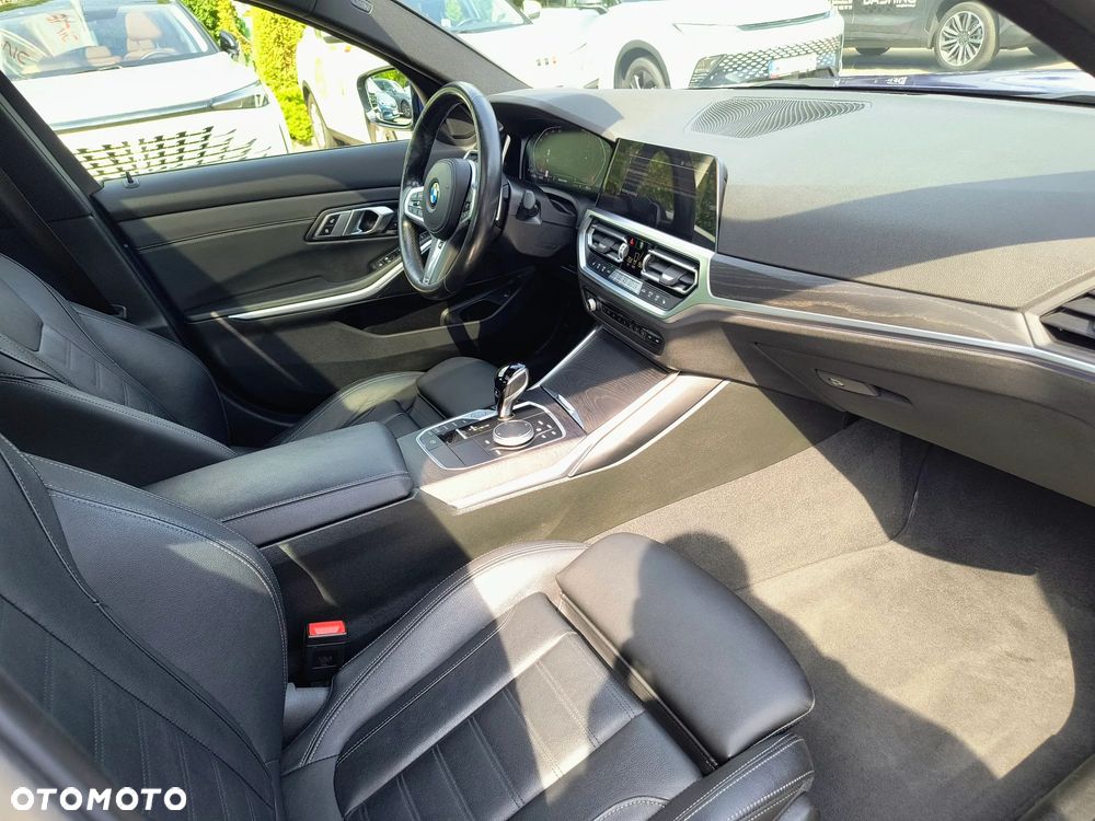 BMW Seria 3 330i xDrive M Sport - 15
