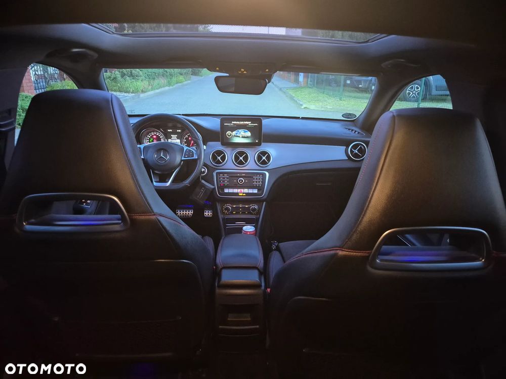 Mercedes-Benz CLA 200 7G-DCT AMG Line - 3