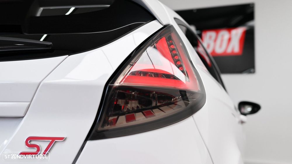 Ford Fiesta 1.6 EcoBoost ST - 25