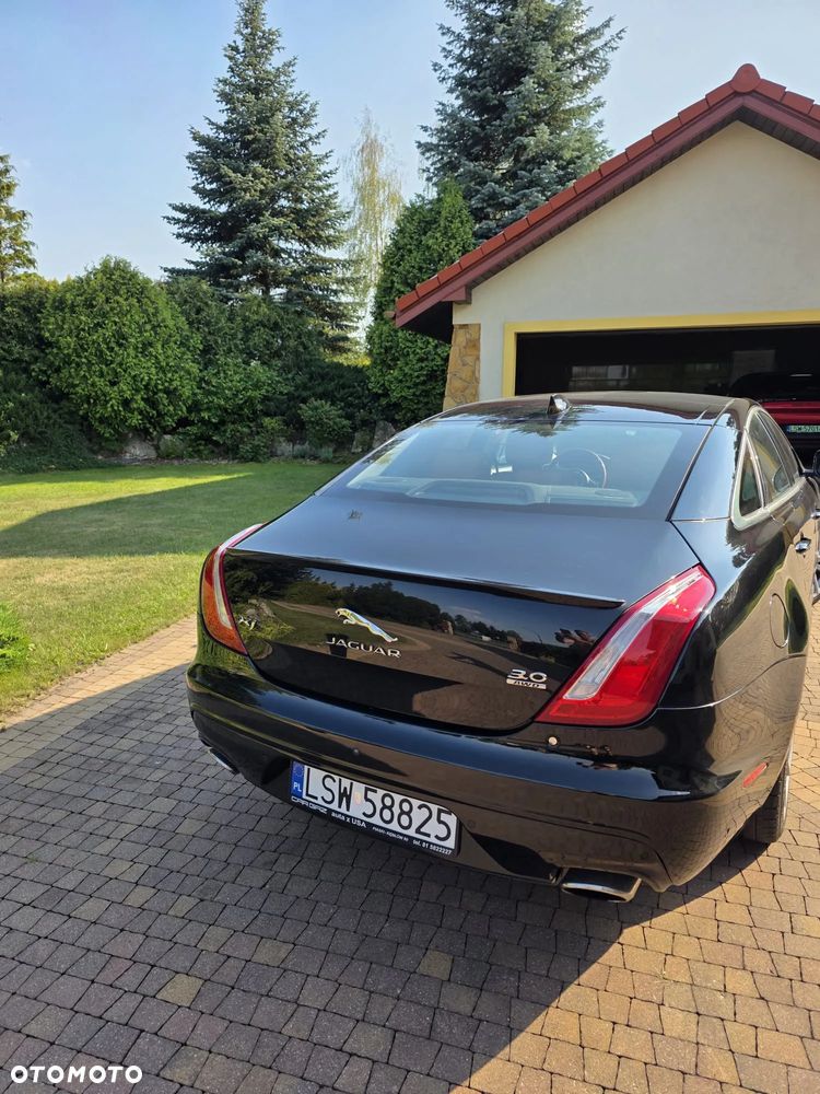 Jaguar XJ 3.0 T AWD R-Sport - 11