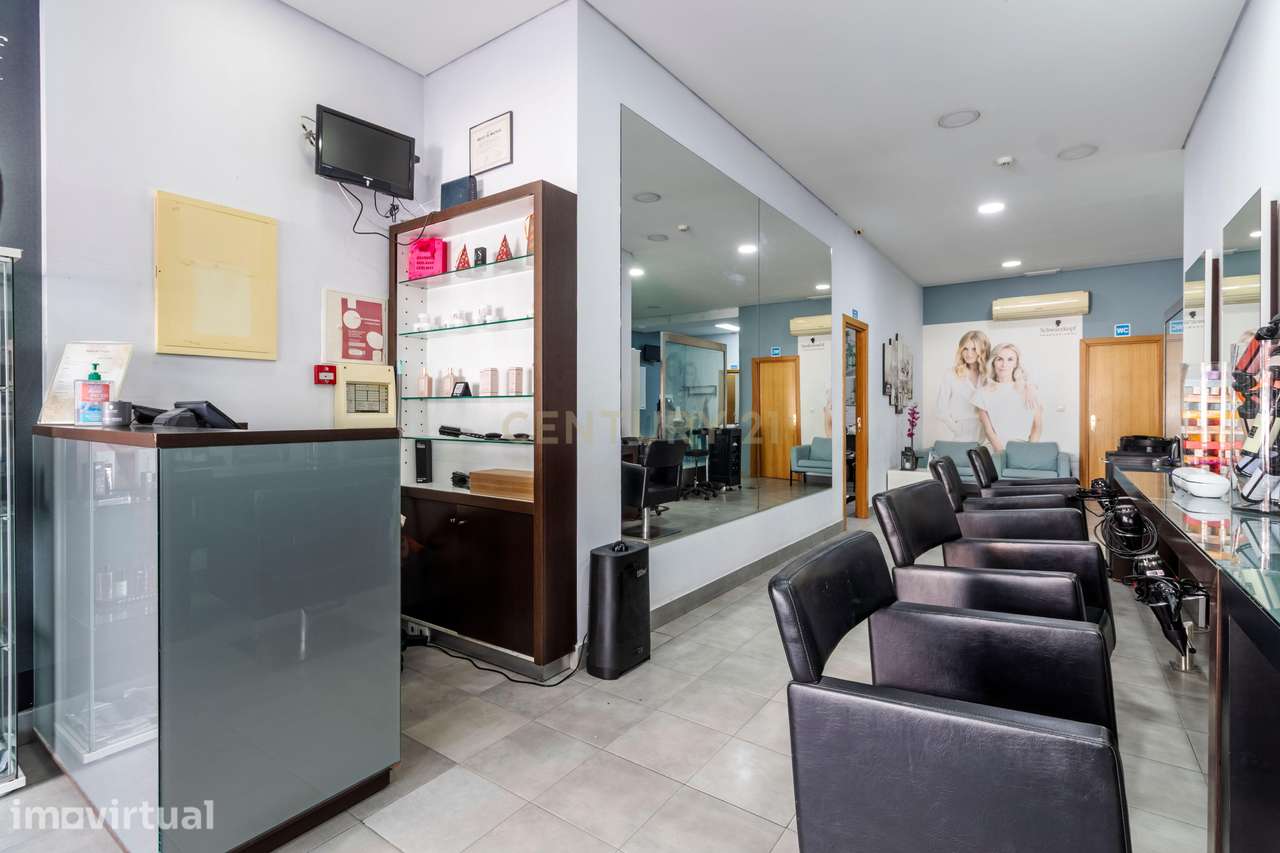 Loja com 90 m² na Quinta do Bom Retiro, Sobreda - Grande imagem: 2/30