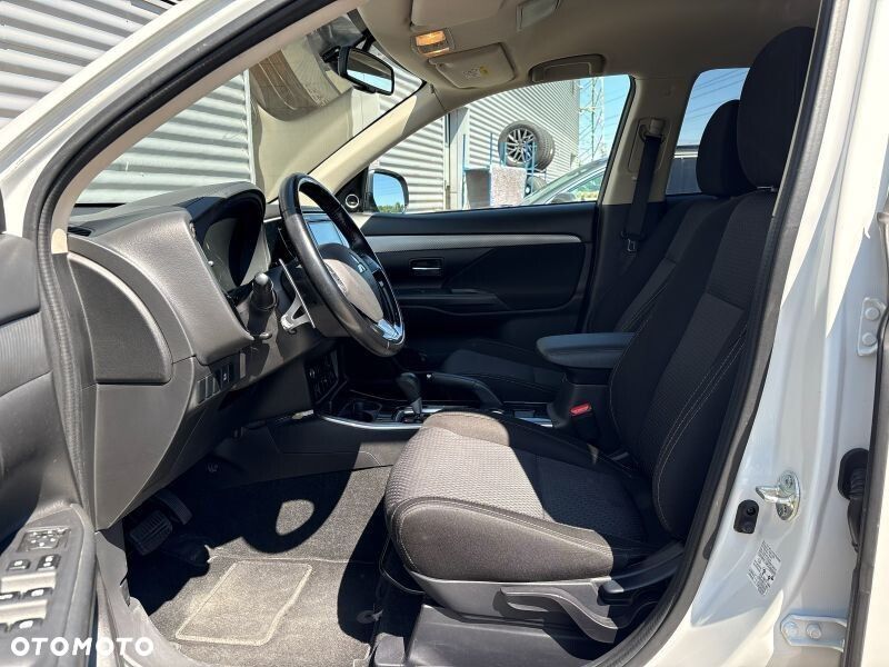 Mitsubishi Outlander 2.0 Instyle + 4WD CVT - 8