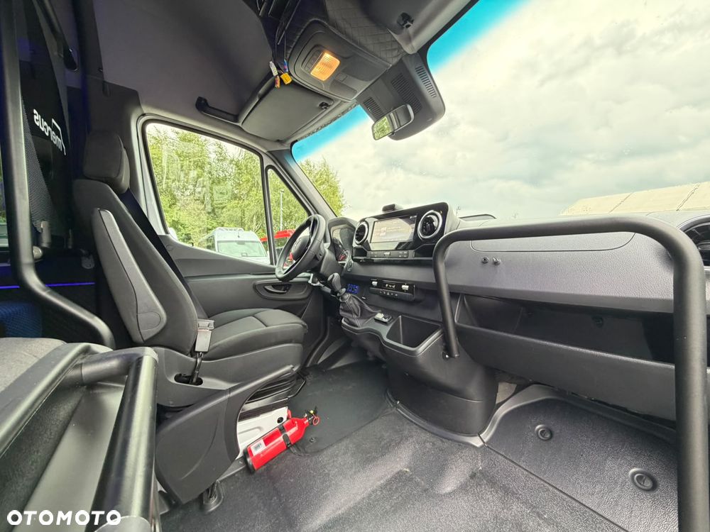 Mercedes-Benz Sprinter 517 - 12