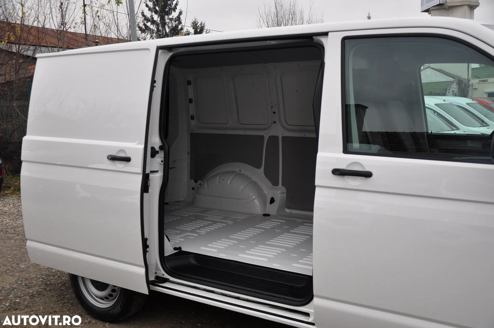 Volkswagen Transporter T6 Van - 12