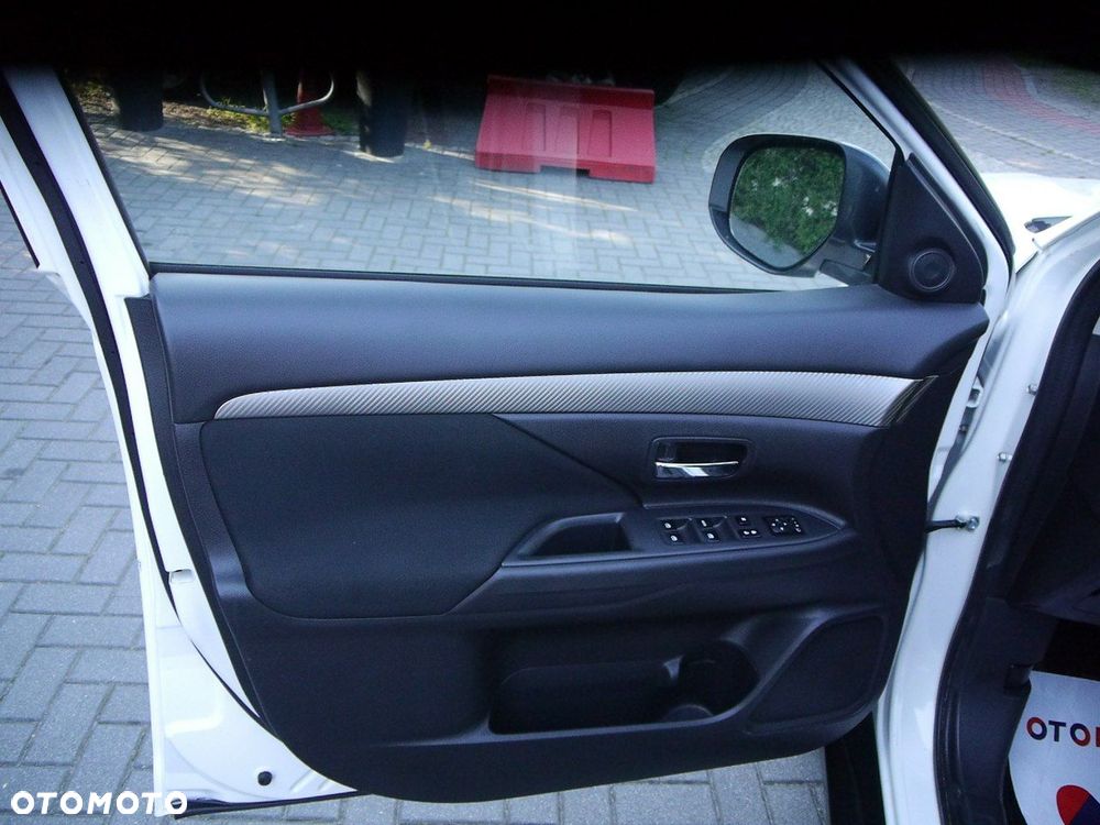 Mitsubishi Outlander - 34