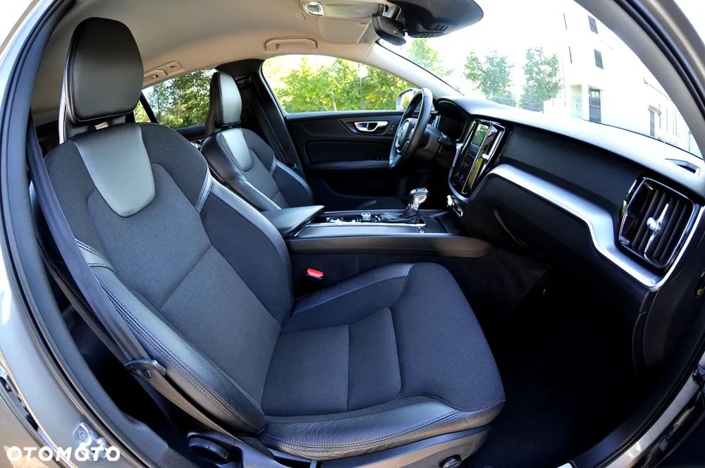 Volvo V60 D4 Momentum Pro - 21