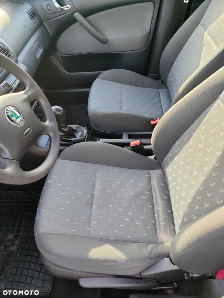 Skoda Octavia 1.6 Tour - 8