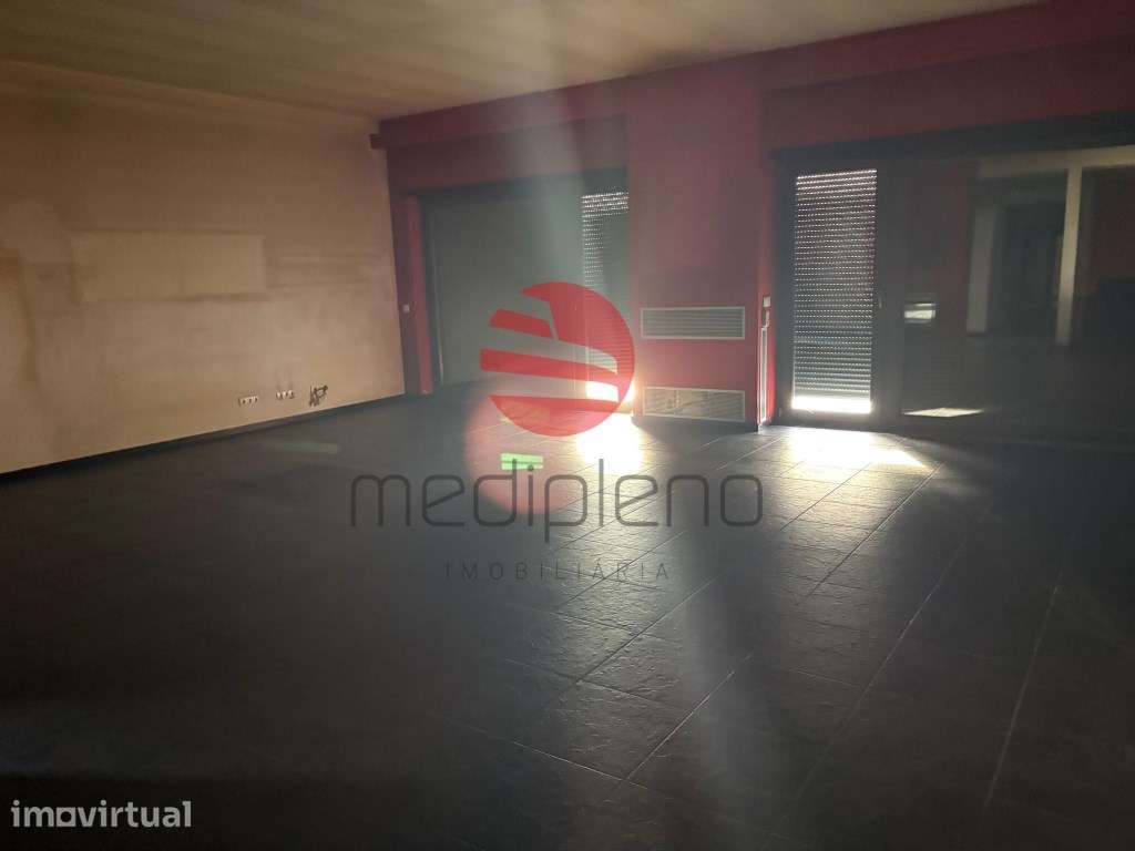 MORADIA T4 - Grande imagem: 4/26