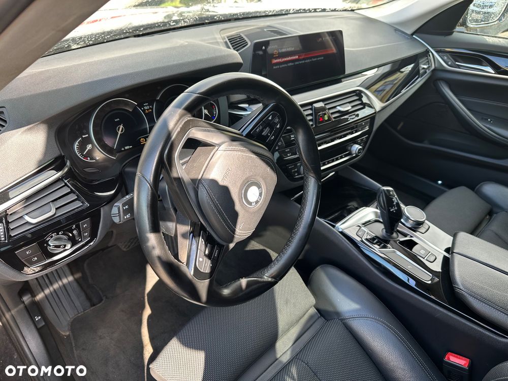 BMW Seria 5 520d Sport Line - 4