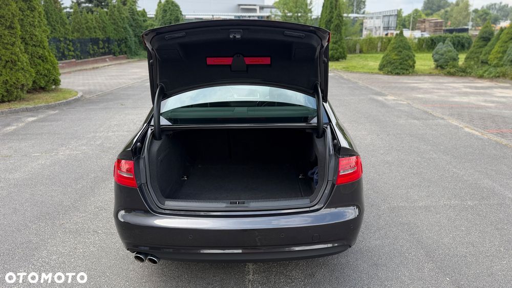 Audi A4 Limousine - 16