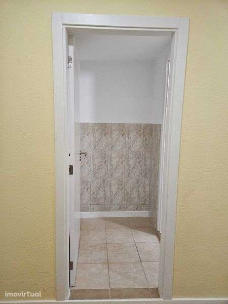 Arrenda-se andar moradia trabalhadores,5quartos, junto Parque nascente - Grande imagem: 4/9