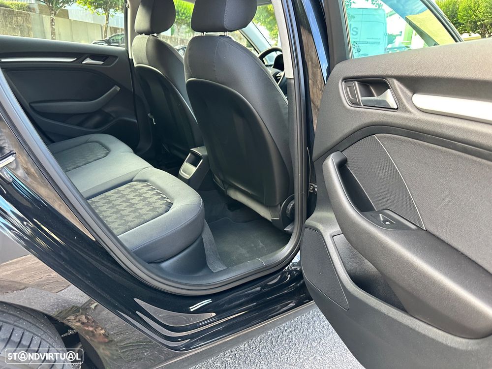 Audi A3 Sportback 1.6 TDI Attraction S tronic - 32