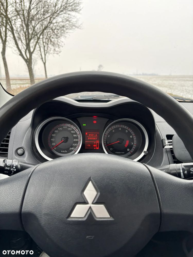 Mitsubishi Lancer 1.8 Invite - 8