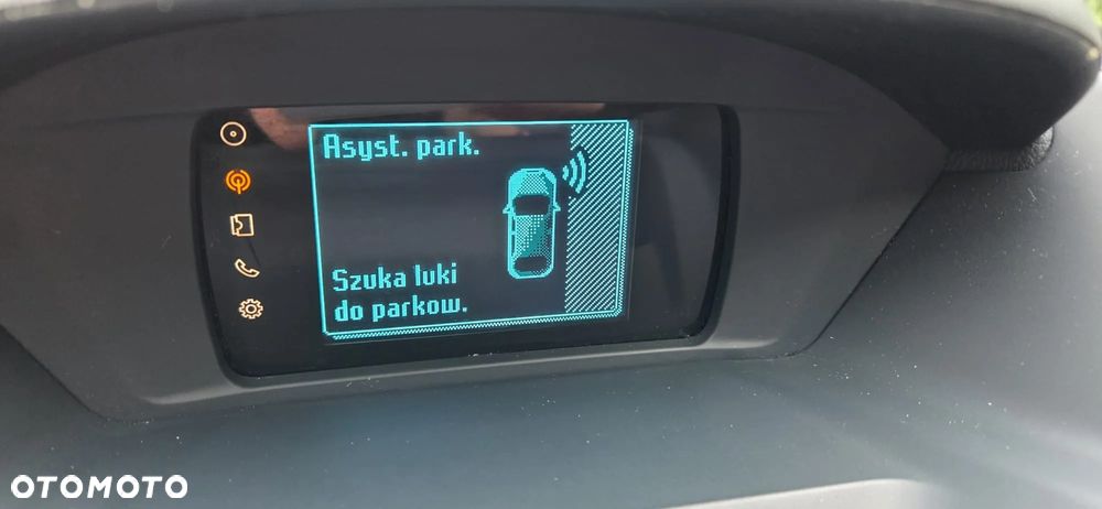 Ford Grand C-MAX - 34