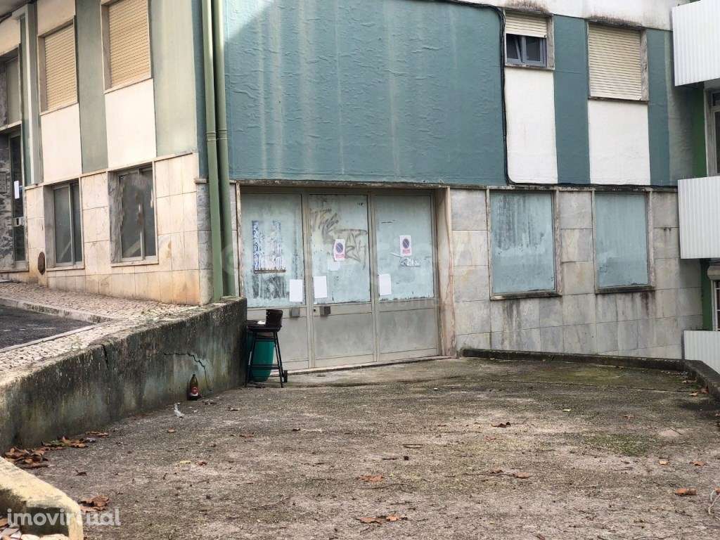 Loja com 210m² em cave com acesso direto à rua - Grande imagem: 2/26