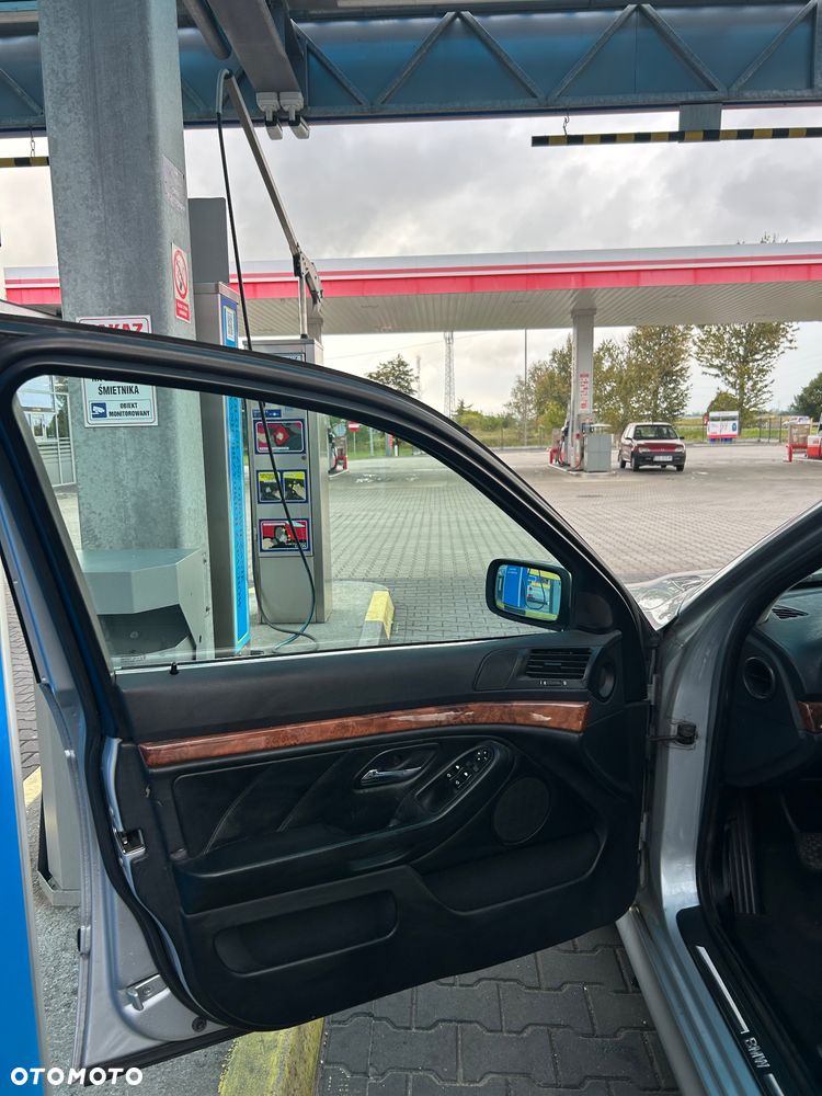 BMW Seria 5 523i - 30