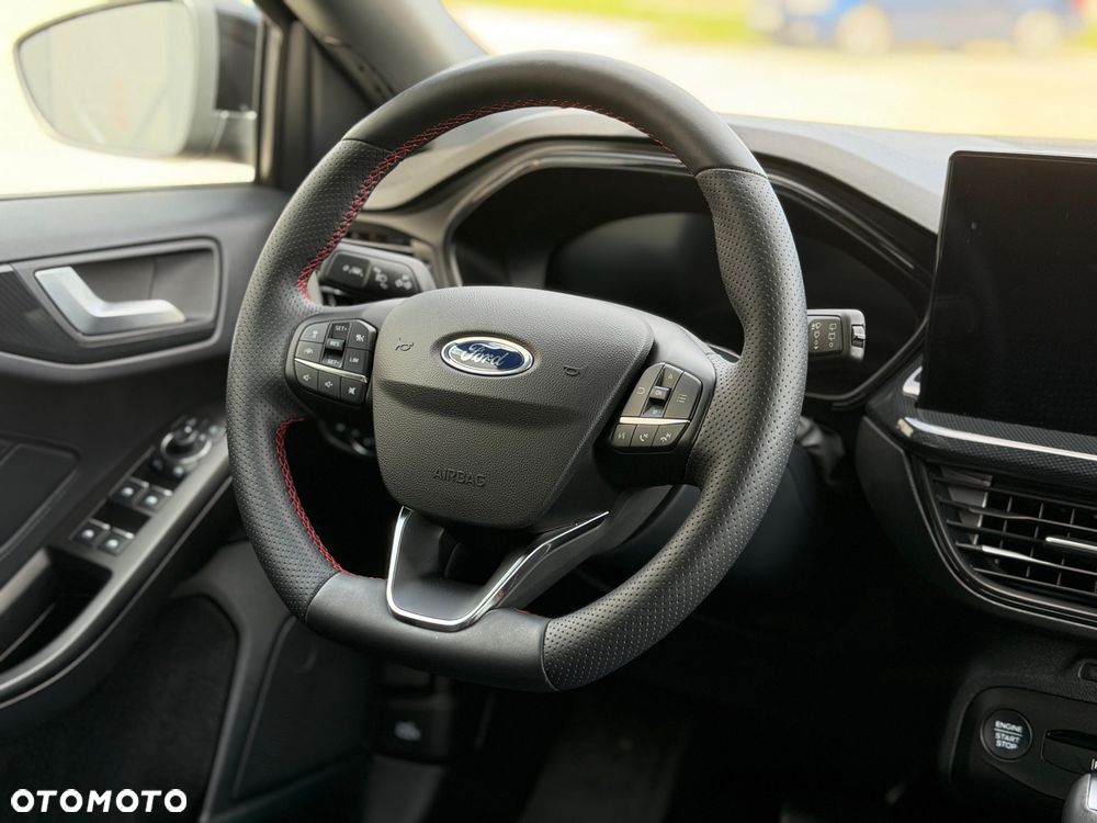 Ford Focus 1.0 EcoBoost mHEV ST-Line X - 37