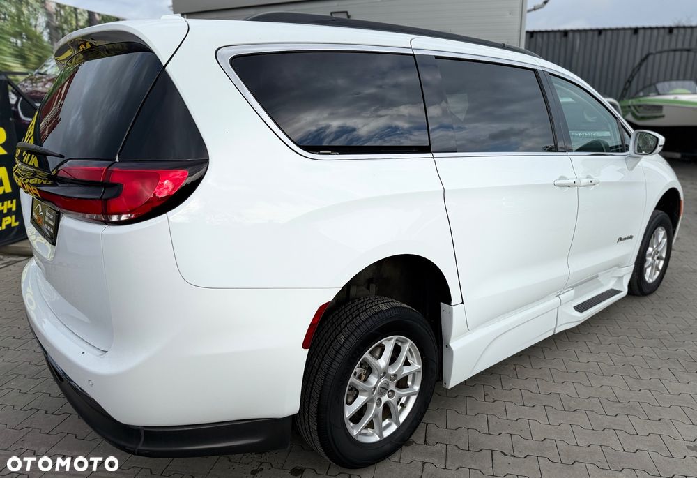 Chrysler Pacifica - 12