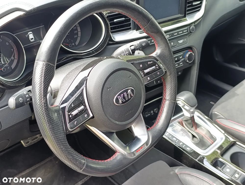 Kia ProCeed 1.6 T-GDI GT DCT - 11