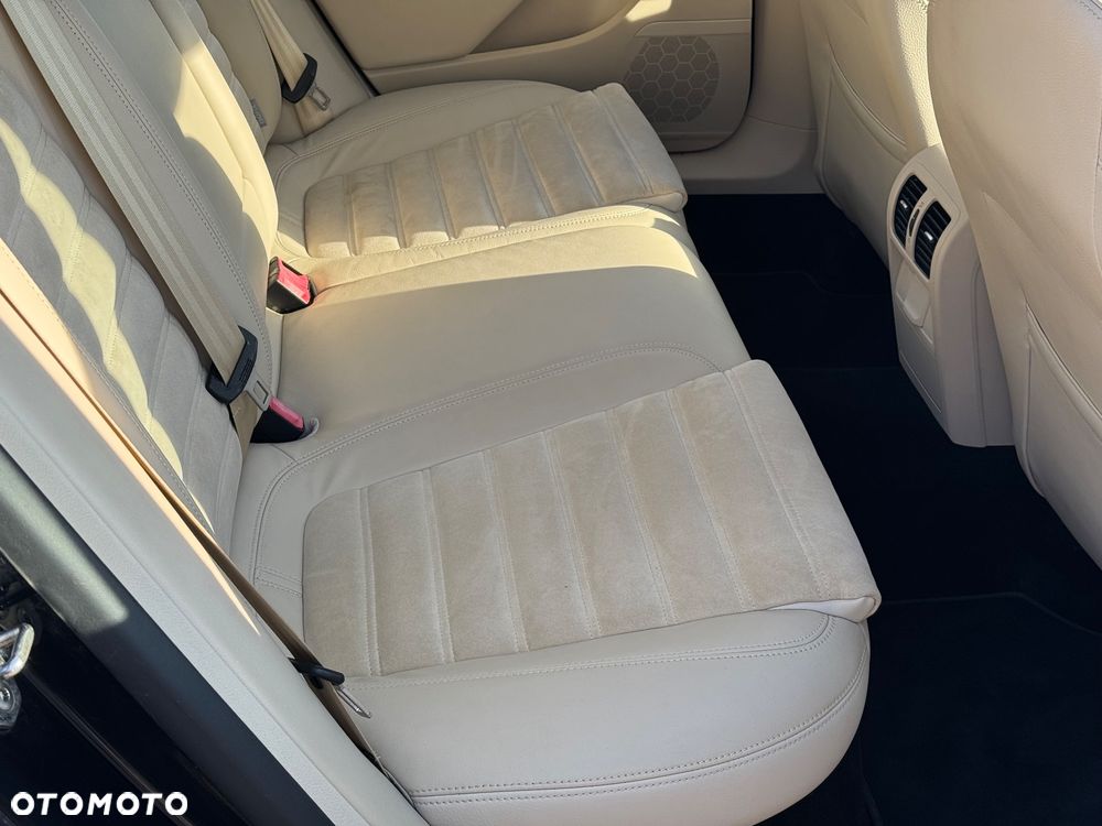 Volkswagen Passat 2.0 TDI DPF BlueMotion Technology Highline - 20