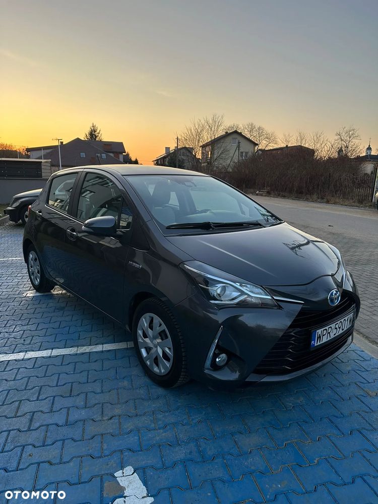 Toyota Yaris Hybrid 100 Premium - 3