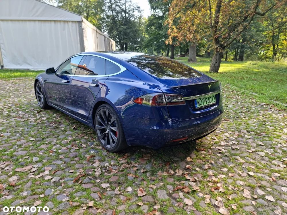 Tesla Model S - 5