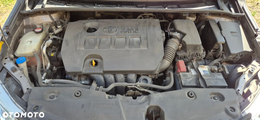 Toyota Avensis 1.8 Premium - 16