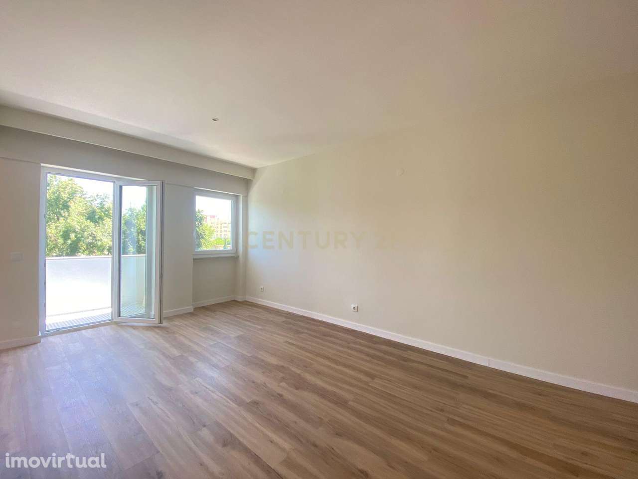 Apartamento T2 na Estrada da Luz, junto ao colégio Militar - Grande imagem: 3/22