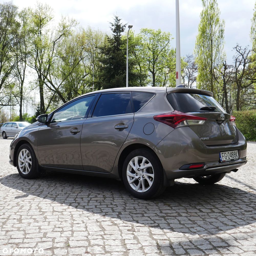 Toyota Auris 1.6 Premium - 3