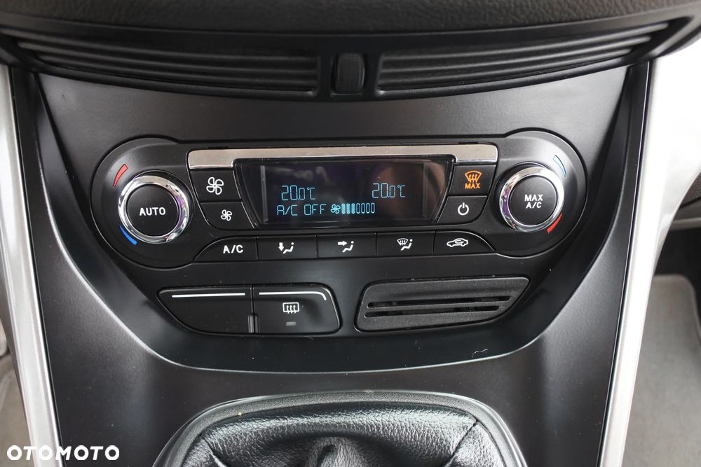 Ford Kuga 2.0 TDCi 2x4 Titanium - 16