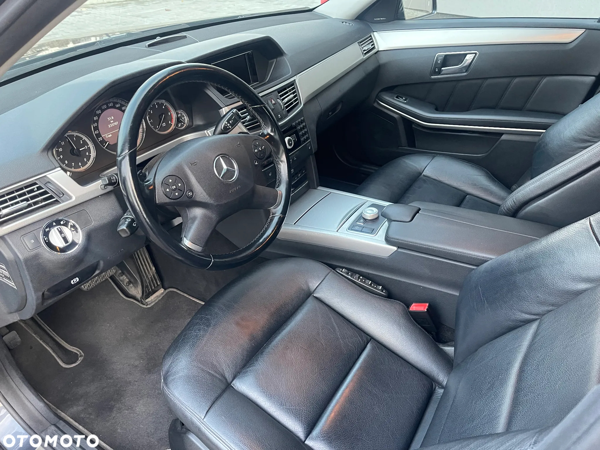 Mercedes-Benz Klasa E 300 T CDI DPF BlueEFFICIENCY 7G-TRONIC Avantgarde - 18