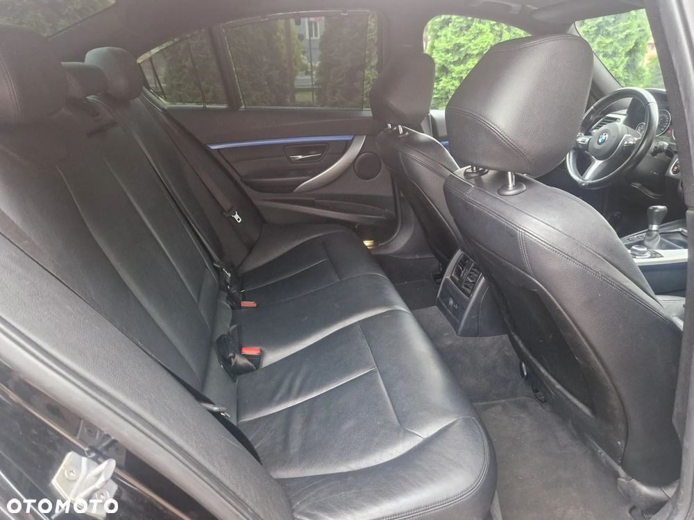BMW Seria 3 320d M Sport - 8