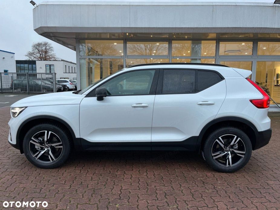Volvo XC 40 B3 Plus Dark - 4