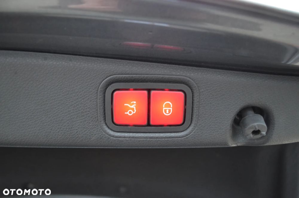 Mercedes-Benz Klasa E 300 9G-TRONIC AMG Line - 10