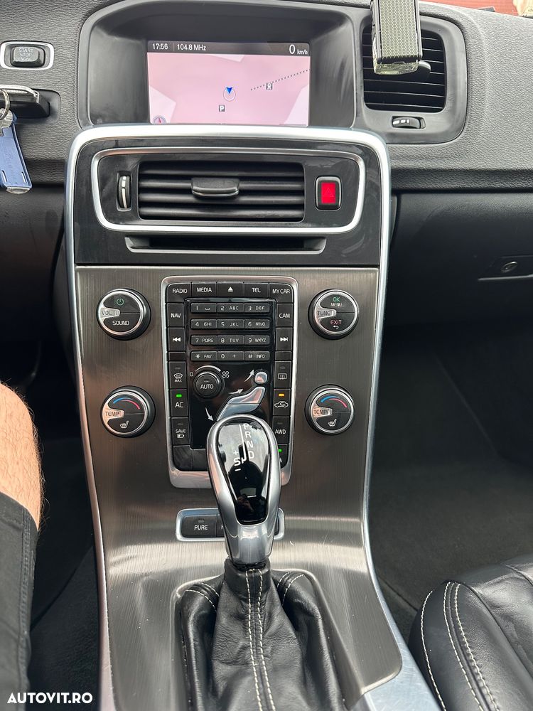 Volvo V60 D6 Plug-In-Hybrid AWD Geartronic Summum - 19