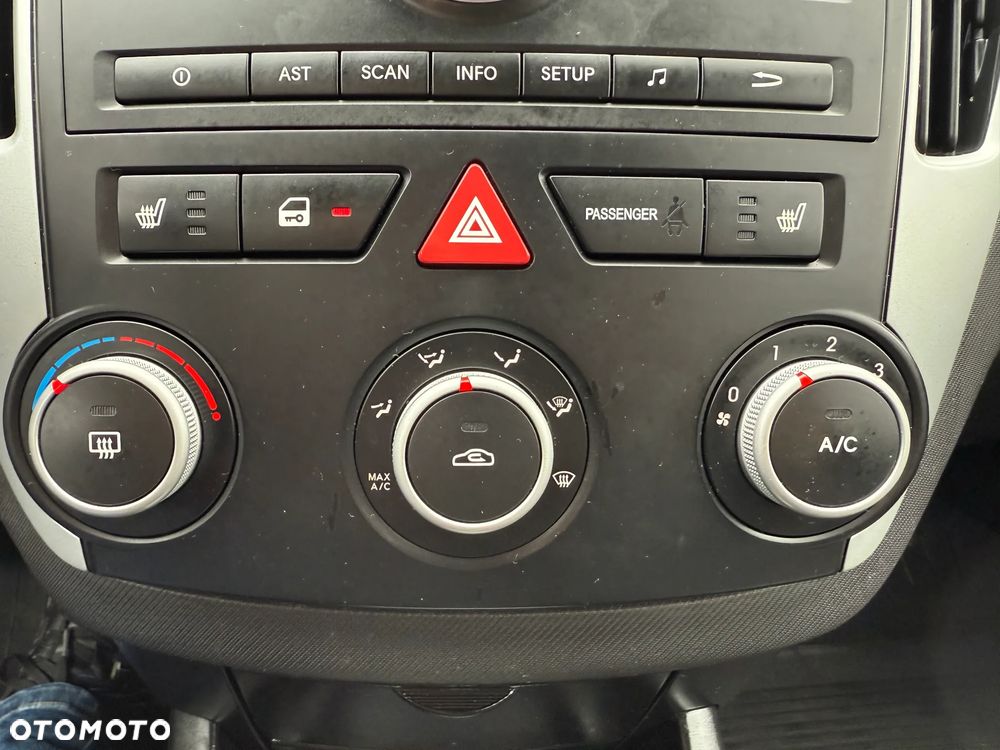 Kia Ceed 1.4 CVVT Attract - 27
