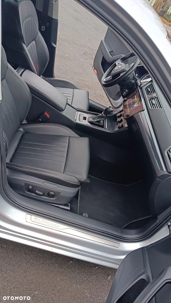 Skoda Superb 2.0 TDI DSG Premium Edition - 13
