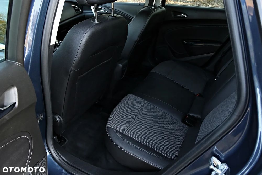 Opel Astra 1.6 Turbo - 30